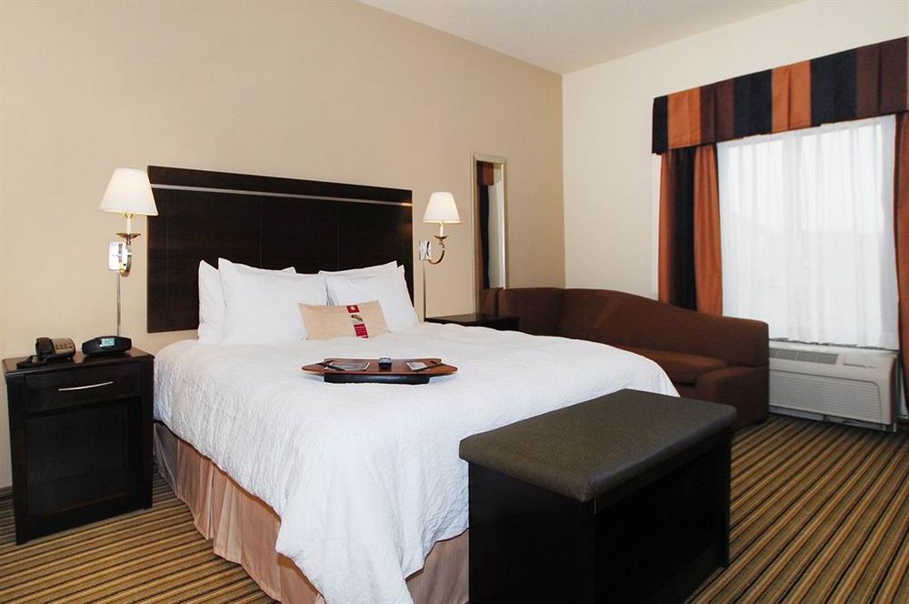 Hampton Inn & Suites Чилдресс Экстерьер фото